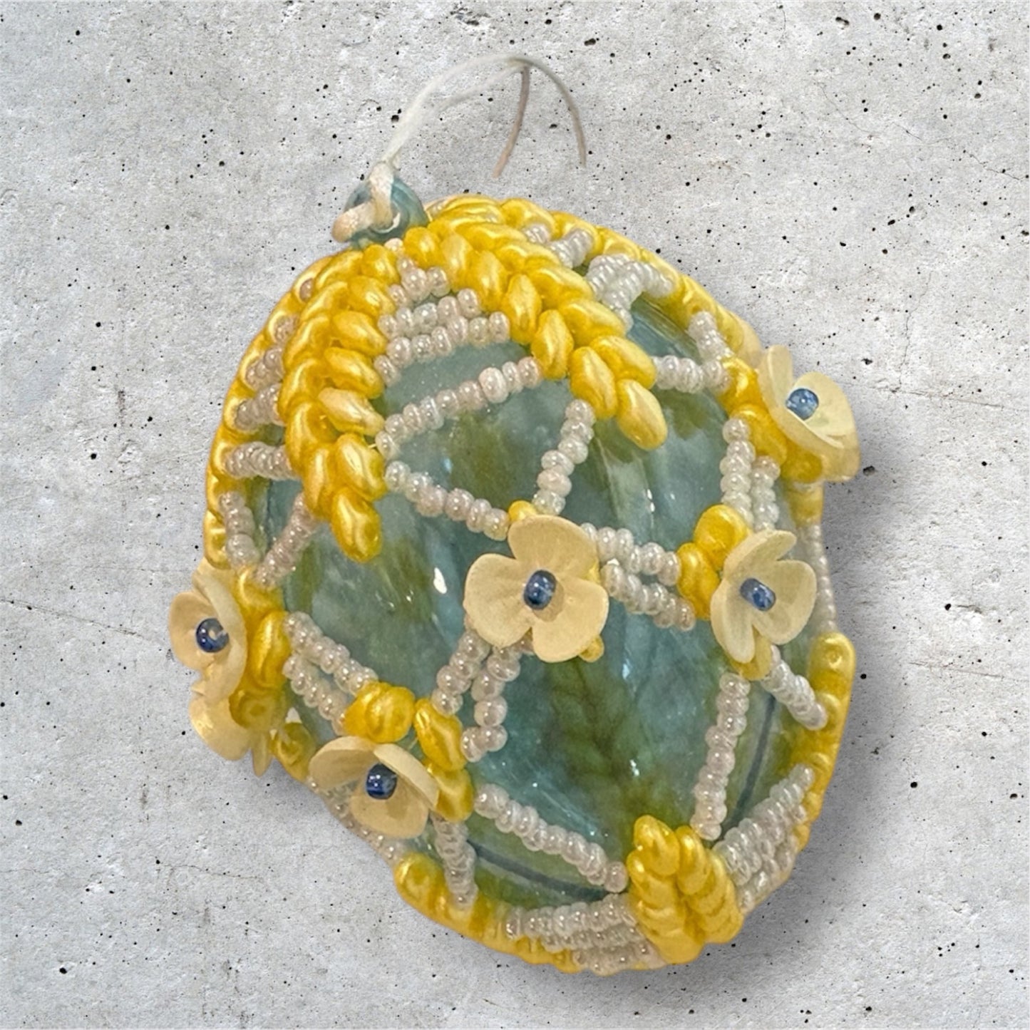 Handbesticktes Schmuck-Ei – Edition 2026