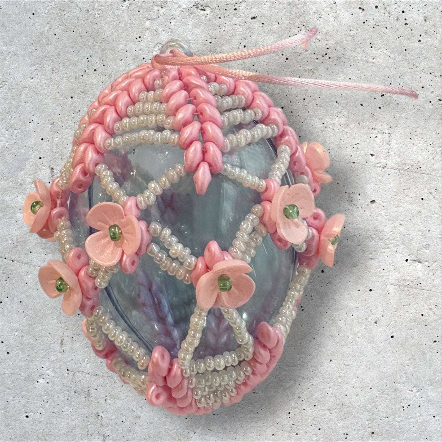 Handbesticktes Schmuck-Ei – Edition 2026