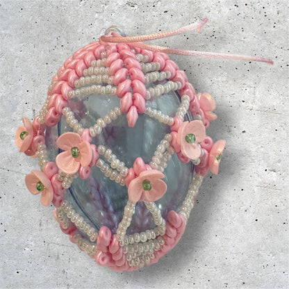 Handbesticktes Schmuck-Ei – Edition 2026