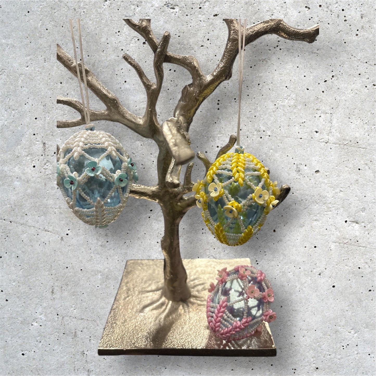 Handbesticktes Schmuck-Ei – Edition 2026