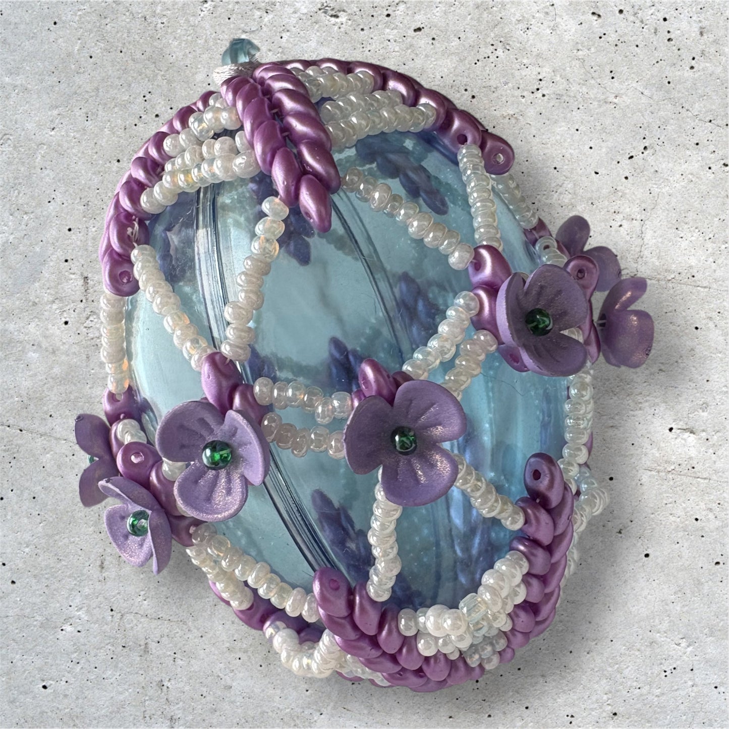 Handbesticktes Schmuck-Ei – Edition 2026